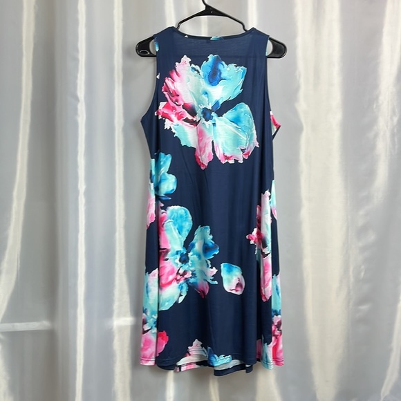 Women’s dress - Picture 2 of 4